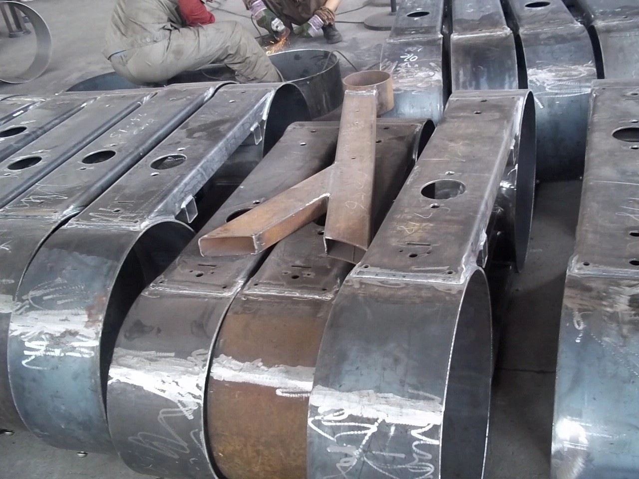 2. farm cage bracket fabrication.JPG